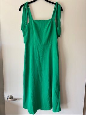 Sleeveless Green Midi Dress with Tie Straps